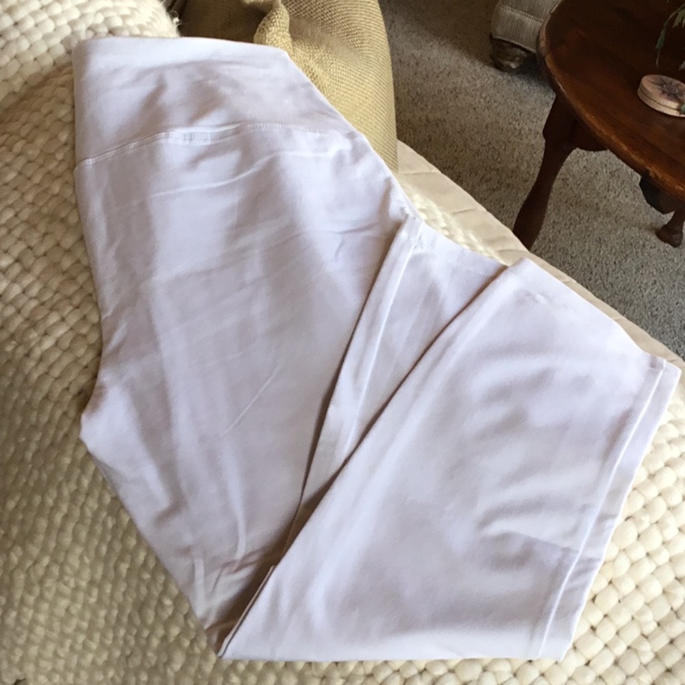 NWOT Chico’s Zenergy White Leggings - Picture 3 of 5